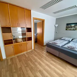 Apartmán 3-bedroom In Rajhrad, With Kitchen, 2 Bathrooms, Parking, Rajhrad
